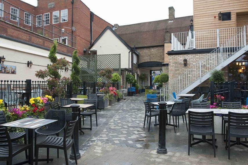 The Crown Hotel Wetherspoon Biggleswade Exteriör bild