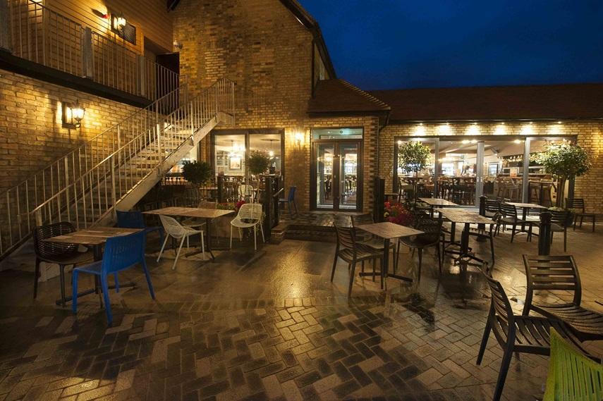 The Crown Hotel Wetherspoon Biggleswade Exteriör bild