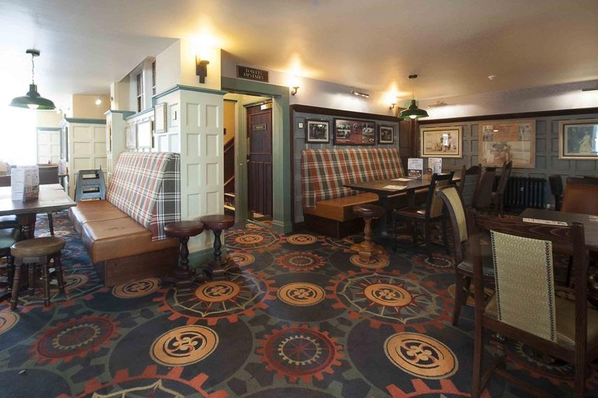 The Crown Hotel Wetherspoon Biggleswade Exteriör bild