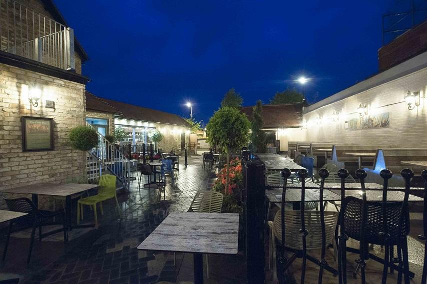 The Crown Hotel Wetherspoon Biggleswade Exteriör bild